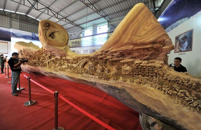 worlds-longest-wooden-carving-was-made-from-a-single-tree-trunk-zheng-chunhui-5